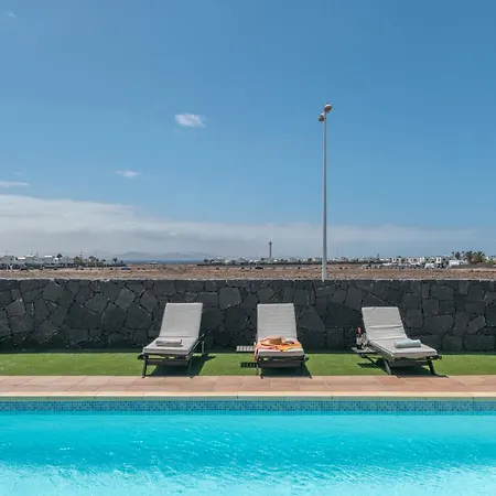 First Row En La Goleta *